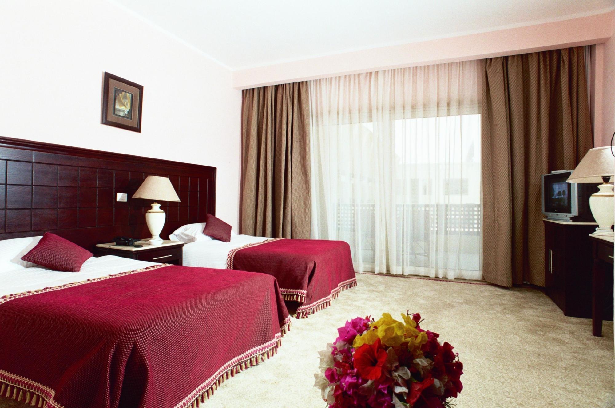 Golden 5 Sapphire Suites Hotel Hurghada Bagian luar foto