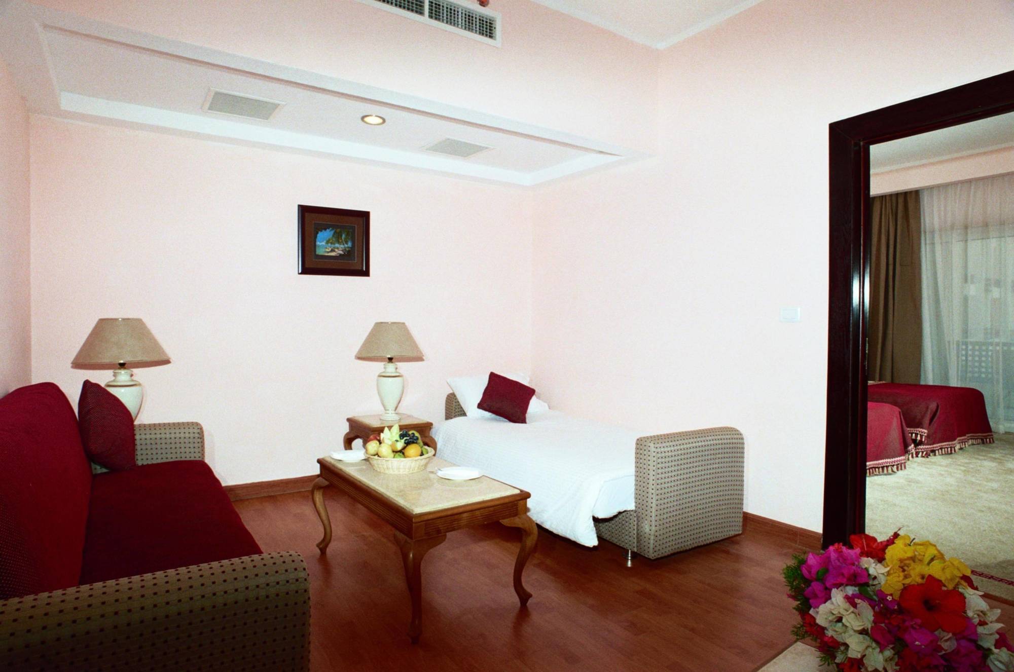 Golden 5 Sapphire Suites Hotel Hurghada Bagian luar foto