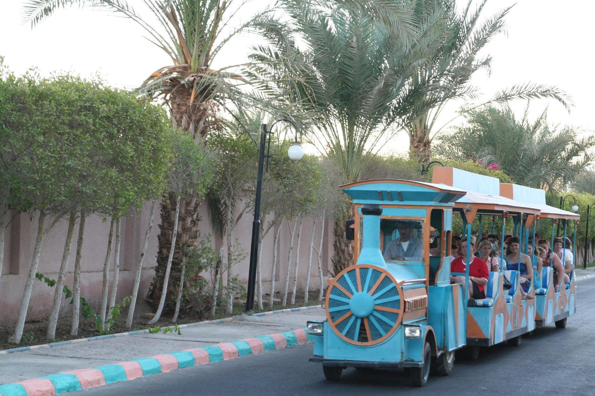 Golden 5 Sapphire Suites Hotel Hurghada Bagian luar foto
